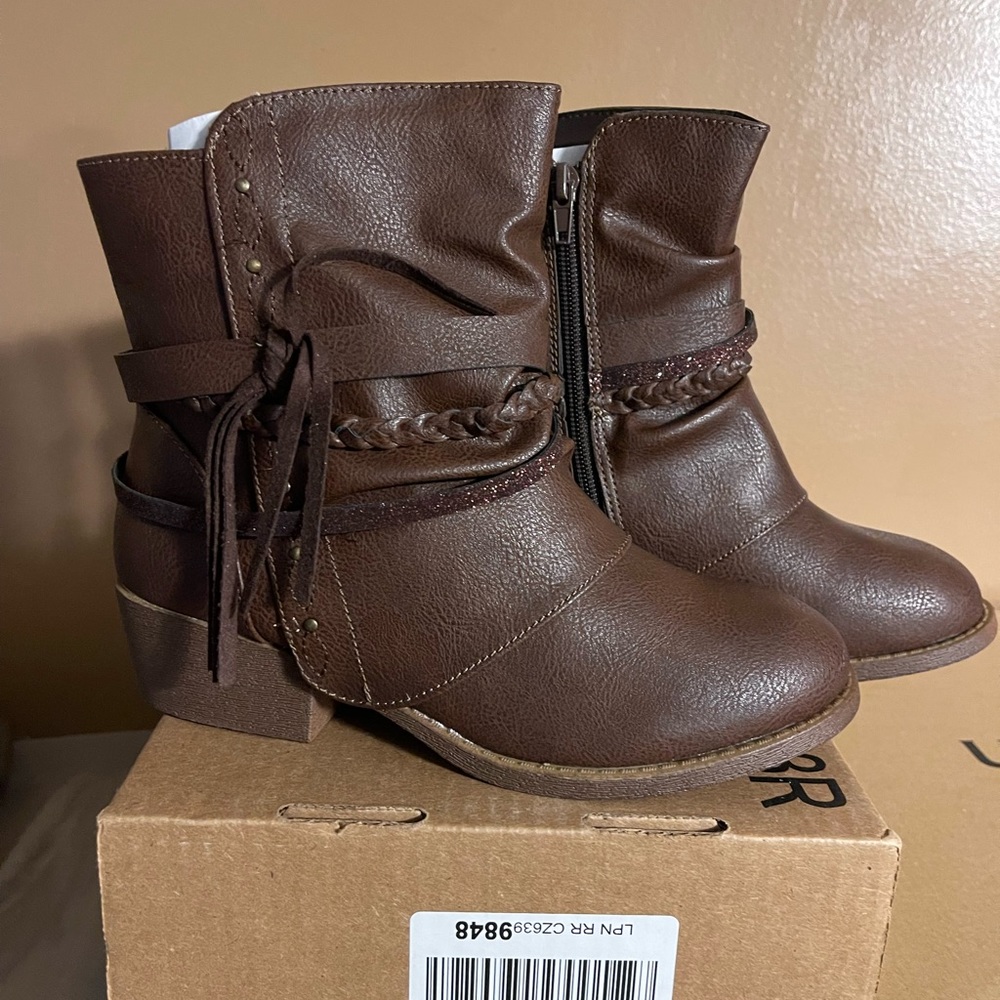 Brand new brown ankle boots for girls